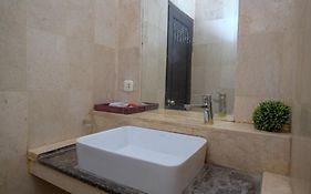 Sans Hotel Lynt Makassar